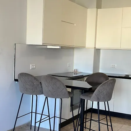 Town Square 5 Apartment *